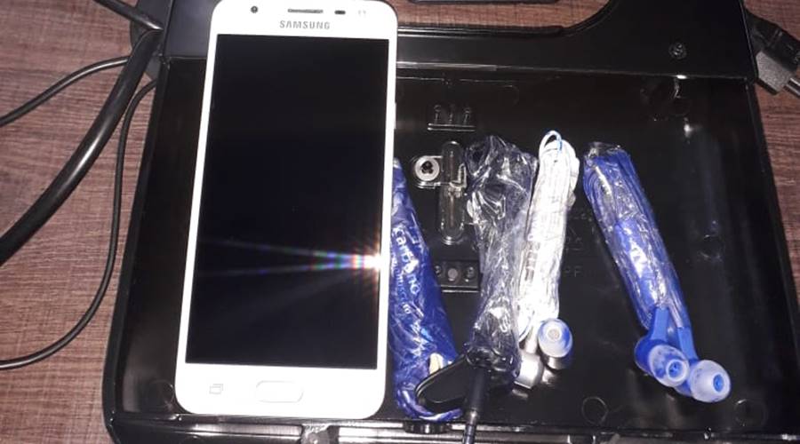 Imagem: Celulares na sanduicheira tentando entrar na Mata Grande Scanner da Mata Grande detecta TV e sanduicheira com celulares escondidos para detentos Imagem: Celulares na sanduicheira tentando entrar na Mata Grande