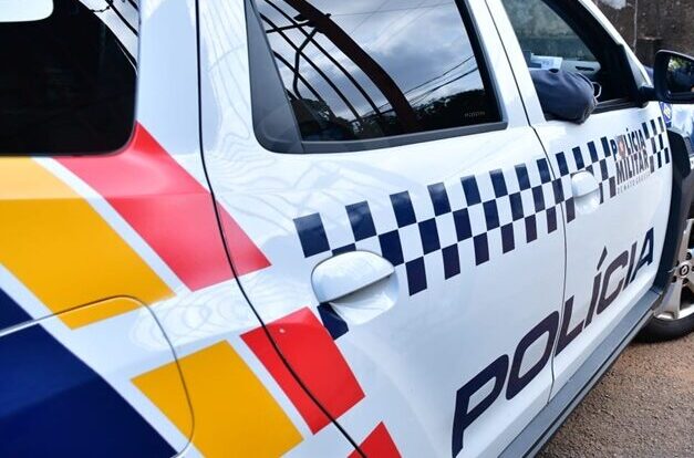 Imagem: pm e1729898302750 Polícia Militar prende em flagrante indivíduo com extensa ficha criminal danificando contêiner e furtando produtos Imagem: pm e1729898302750 Polícia Militar prende em flagrante indivíduo com extensa ficha criminal danificando contêiner e furtando produtos