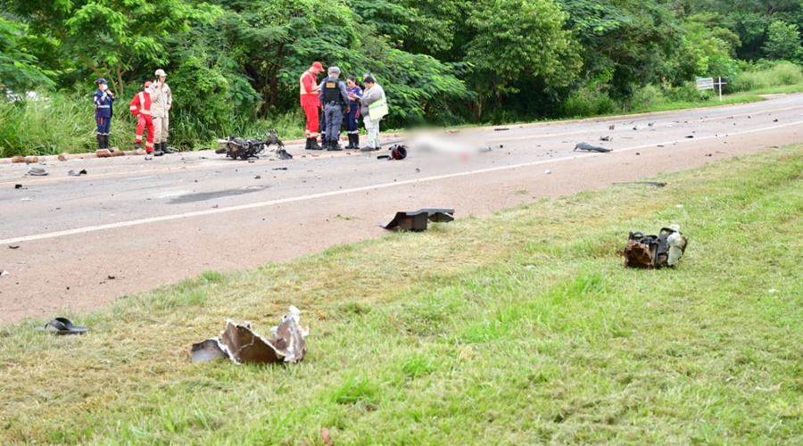 Imagem: aaaaa 1 Motociclista morre após bater em carreta na MT-130