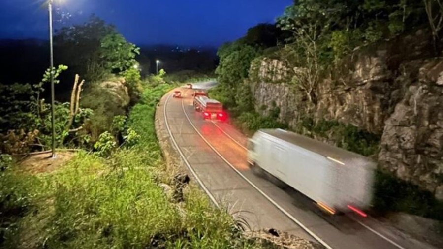 Imagem: SERRA SAO VICENTE Nova Rota informa: Interdição da pista na Serra de São Vicente para detonação de rochas foi cancelada
