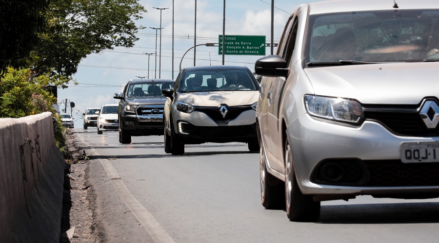 Imagem: carros Proprietários de veículos com placa final 4 devem quitar o Licenciamento até o dia 30 de abril Imagem: carros Proprietários de veículos com placa final 4 devem quitar o Licenciamento até o dia 30 de abril
