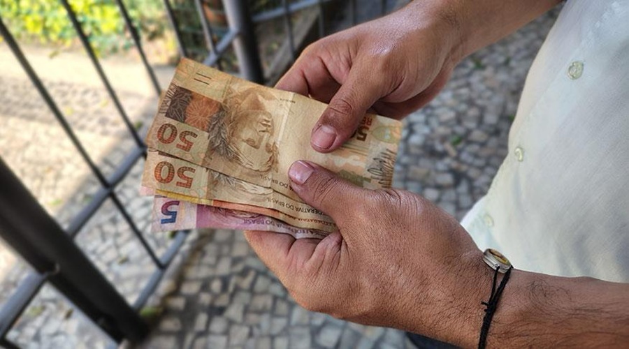 Imagem: dinheiro Consumidores podem renegociar dívidas bancárias até 31 de agosto