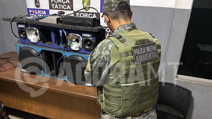 Imagem: Aparelho de som apreendido pela Policia Militar Ambiental Som alto é infração e pode resultar em punições severas em Rondonópolis