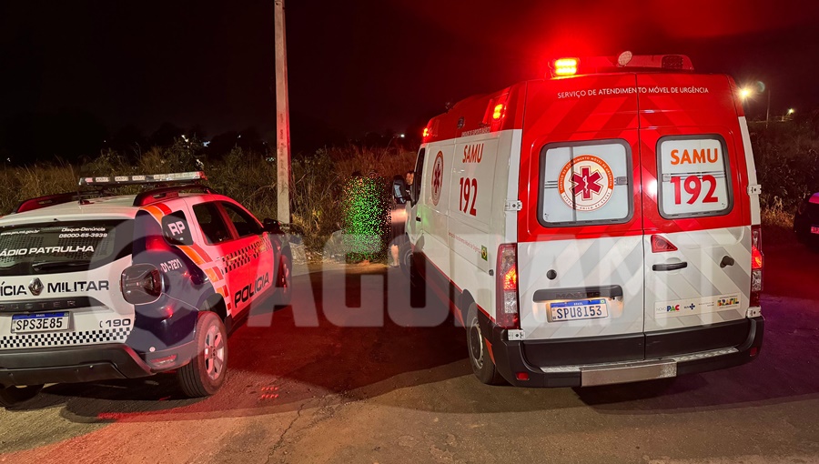 Imagem: Policia Militar e Samu no local Suspeito de homicídio troca tiros com a Polícia Militar durante fuga e acaba baleado em Jaciara Imagem: Policia Militar e Samu no local Suspeito de homicídio troca tiros com a Polícia Militar durante fuga e acaba baleado em Jaciara