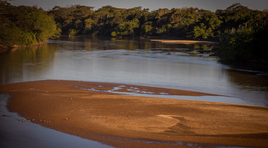 Imagem: rio vermelho Calor intenso aumenta busca por rios em MT, mas Sema alerta para três locais impróprios para banho no Estado Imagem: rio vermelho Calor intenso aumenta busca por rios em MT, mas Sema alerta para três locais impróprios para banho no Estado