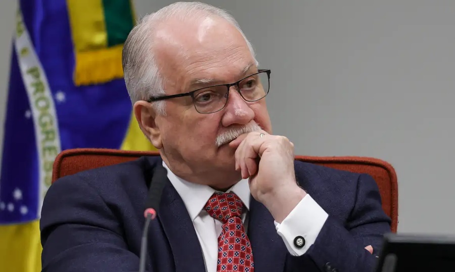 Imagem: Presidente do Supremo Tribunal Federal STF e do Conselho Nacional de Justica CNJ ministro Edson Fachin Fachin anula decisões de Mendonça e Dino e tira de Moraes inquérito das fake news