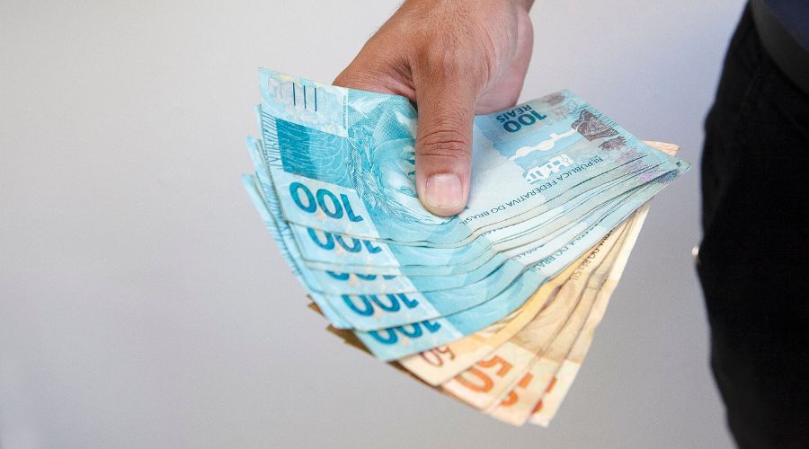 dinheiro - notas - salário - 13° salário - décimo