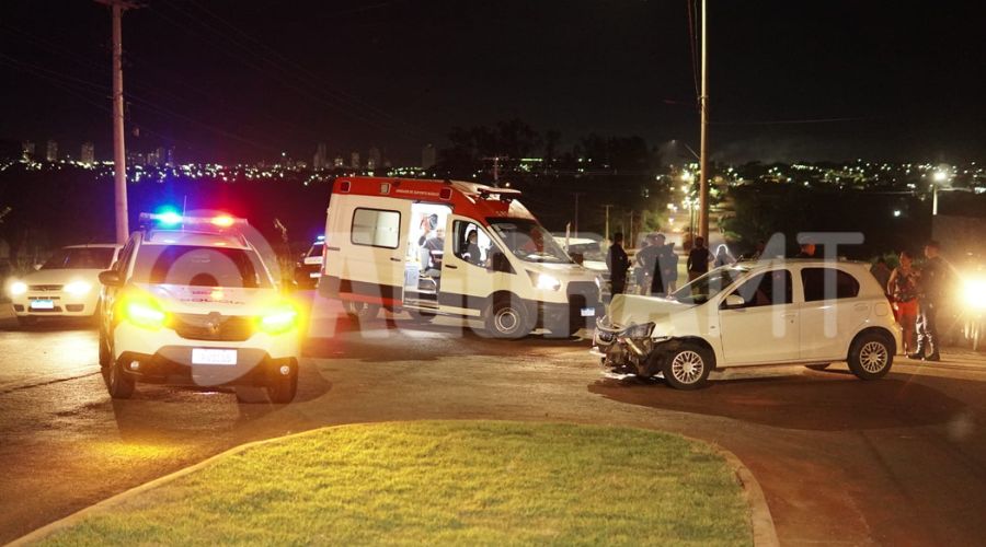 Imagem: 1 Caminhonete capota após ser atingida por veículo na Avenida Bandeirantes em Rondonópolis