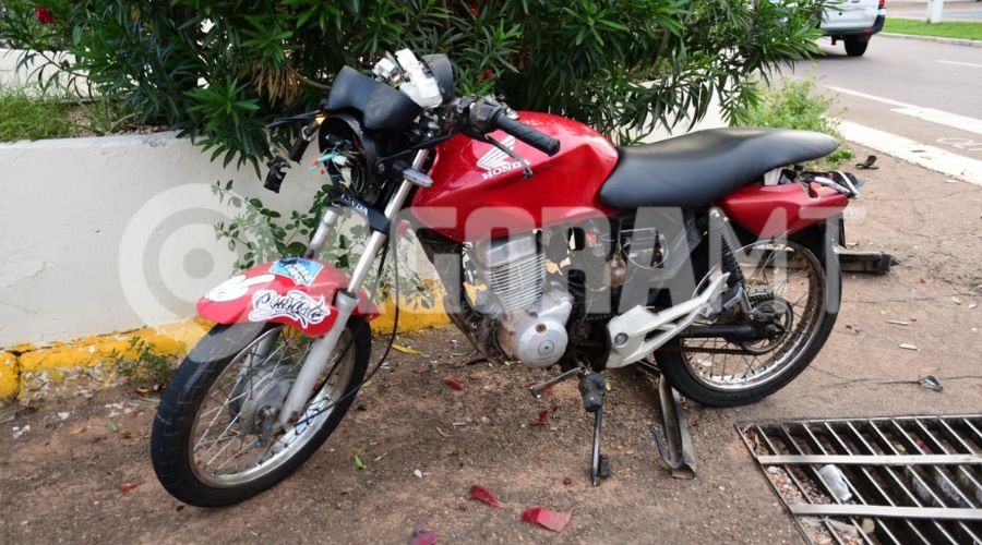 Imagem: 2 Colisão entre moto e carro deixa dois adolescentes de 16 anos gravemente feridos em Rondonópolis