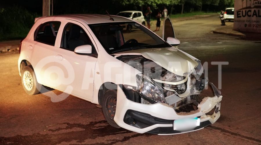 Imagem: 3 1 Caminhonete capota após ser atingida por veículo na Avenida Bandeirantes em Rondonópolis