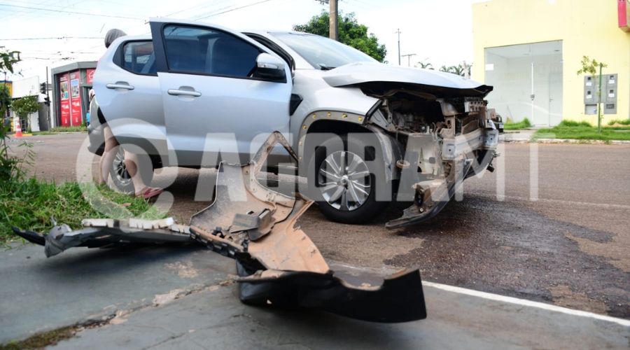 Imagem: 3 Colisão entre moto e carro deixa dois adolescentes de 16 anos gravemente feridos em Rondonópolis