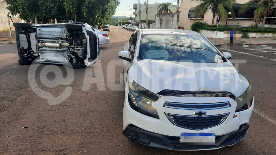 Imagem: Acidente no cruzamento da Floriano Peixoto e Marechal Dutra Rondonópolis | Colisão na rua Floriano Peixoto com a avenida Marechal Dutra causa tombamento