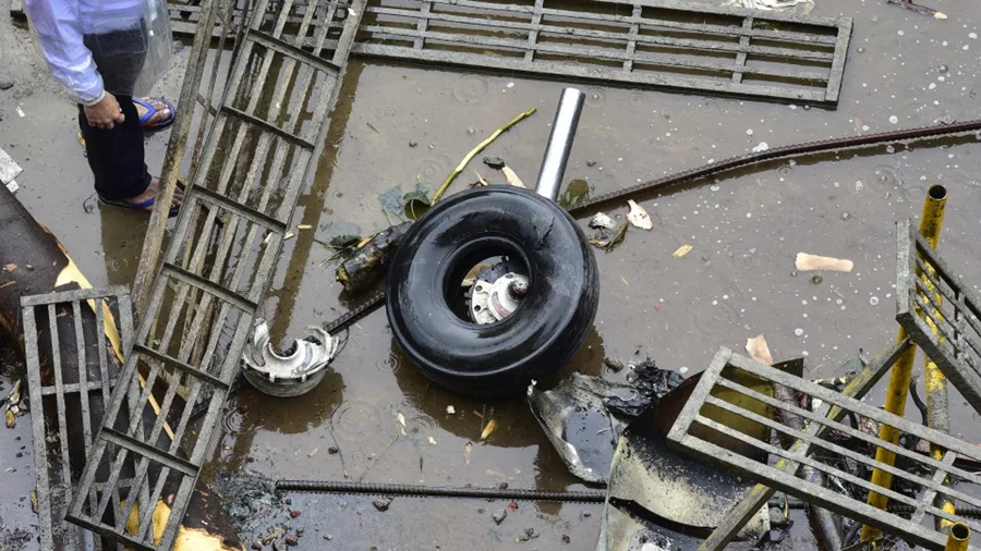 Imagem: Aeronave cai na india Vice-ministro e outras quatro pessoas morrem após queda de avião na Índia