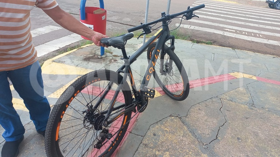 Imagem: Bicicleta usada pela vitima Ciclista é socorrido e levado para o Hospital Regional após colidir em traseira de carro