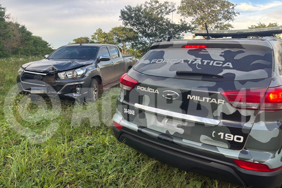 Imagem: Caminhonete e recuperada pela Forca Tatica Força Tática recupera Hilux roubada utilizada por suspeitos em abatedouro ilegal