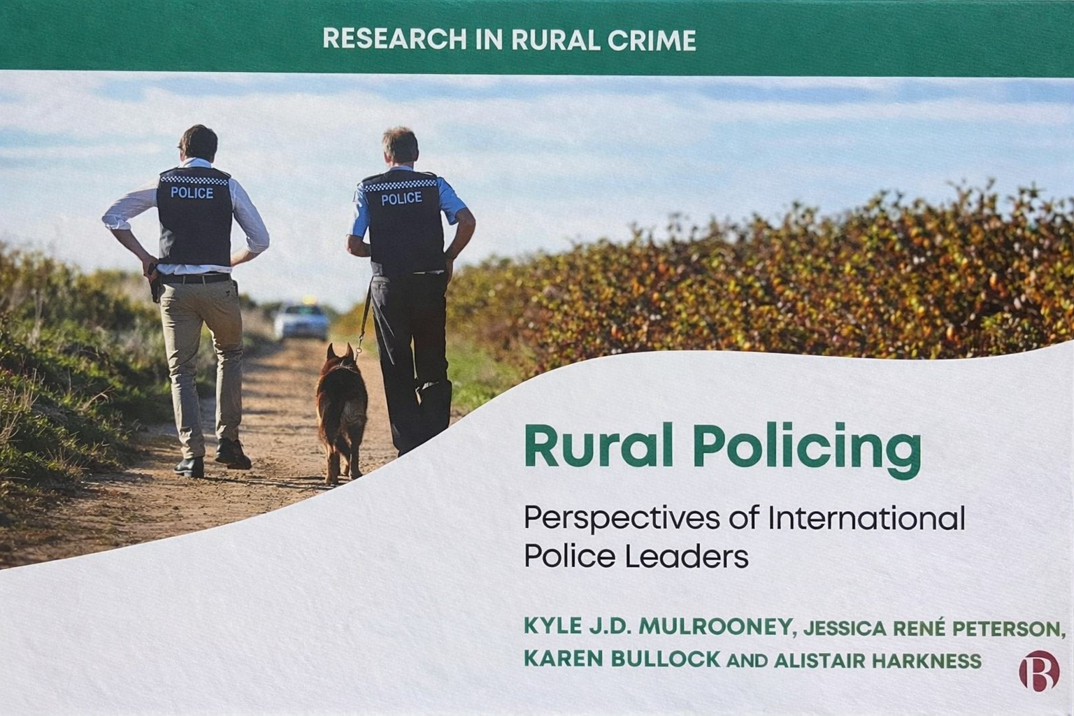 Imagem: Capa do livro pubicado internacionamente De Rondonópolis para o mundo: Tenente-Coronel Candido é destaque em livro internacional sobre Patrulhamento Rural