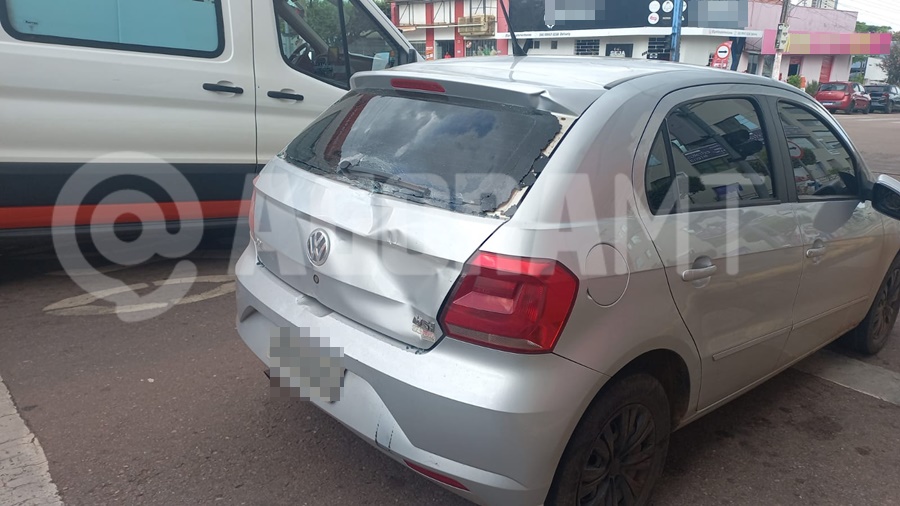 Imagem: Ciclista colidiu na traseira do carro Ciclista é socorrido e levado para o Hospital Regional após colidir em traseira de carro