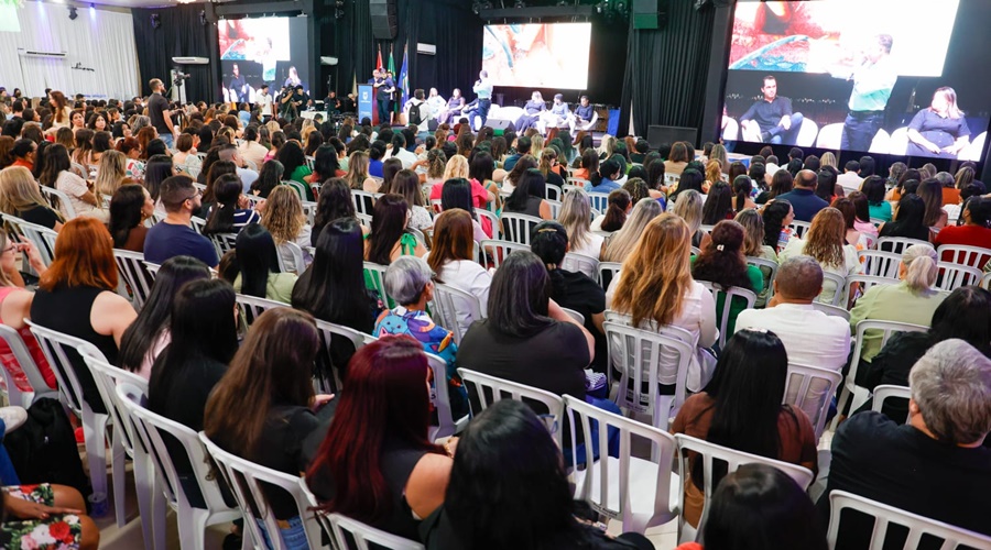 Imagem: DV Durante aula inaugural prefeito anuncia reajuste salarial extra e também 14º salário a professores