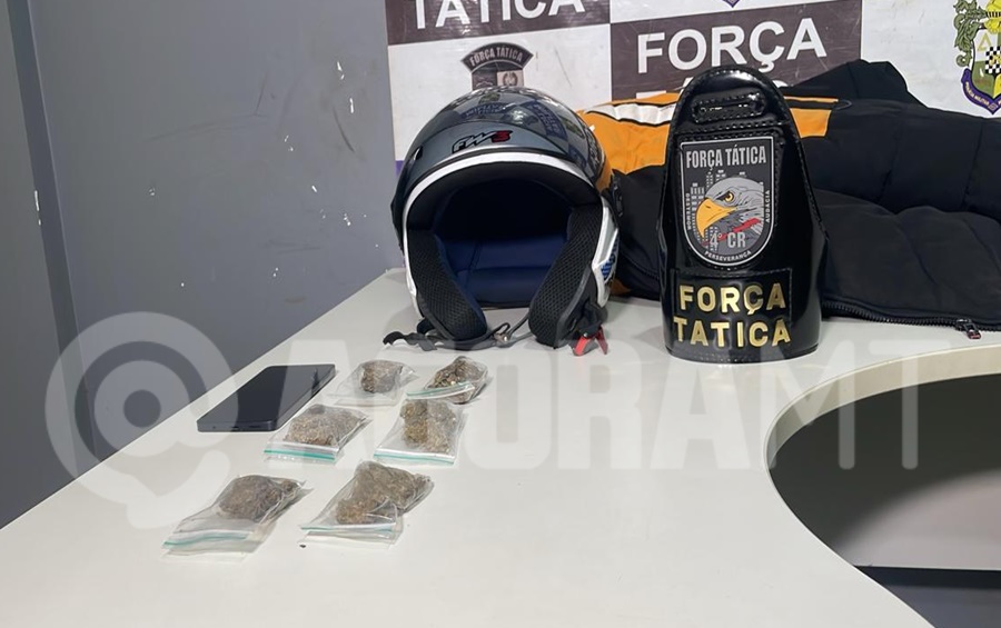 Imagem: Droga apreendida 1 Delivery de drogas é interrompido pela Força Tática e suspeito é preso em flagrante na região central