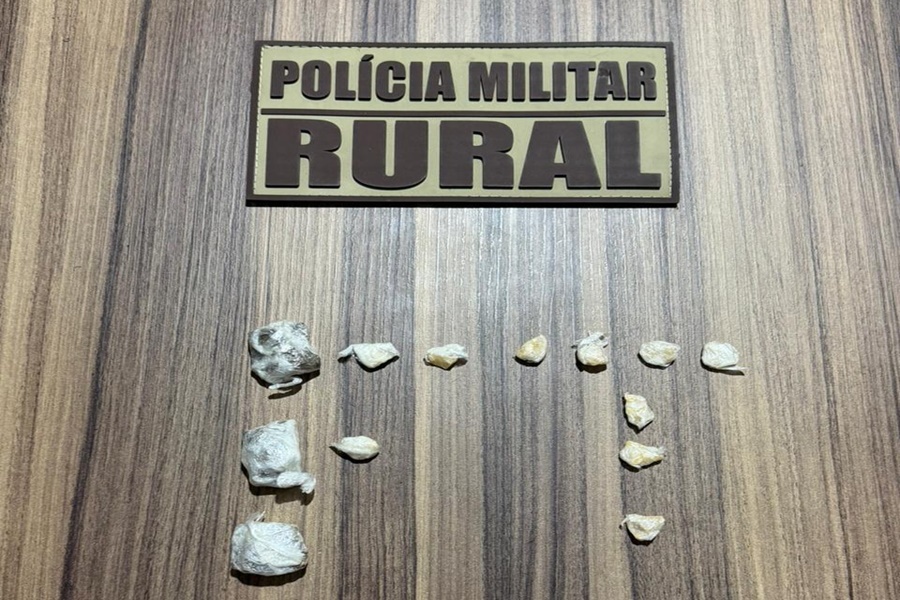 Imagem: Droga apreendida Homem é preso por tráfico de drogas em borracharia durante patrulhamento em Pedra Preta