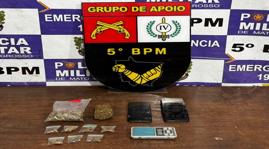 Imagem: Droga e celulares apreendidos Estratégia da PM impede fuga na contramão e resulta na prisão de dupla por suspeita de tráfico de droga