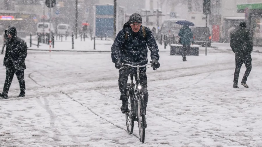 Imagem: Frio na Europa Frio de -30°C na Europa causa mortes e prejudica voos, linhas de trem e estradas