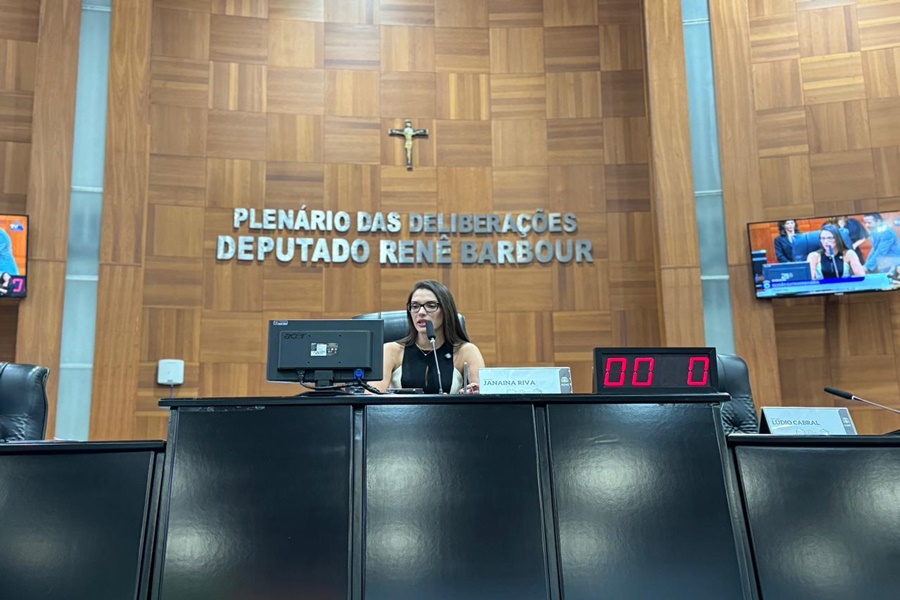 Imagem: JANAINA RIVA 2 Janaina Riva apresenta PEC que deve reconhecer dívida do Estado com servidores