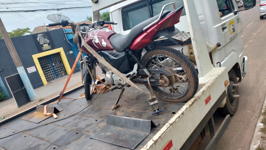 Imagem: Moto apreendida Dupla que passava em sinais vermelhos e colocava vidas em risco é detida pela Força Tática