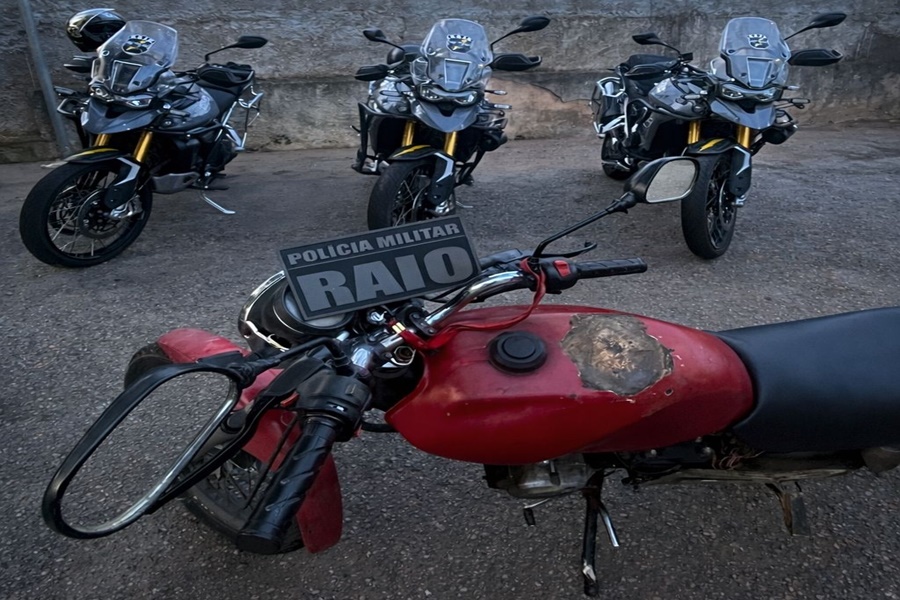 Imagem: Moto recuperada pela equipe Raio Força Tática recupera moto roubada através de monitoramento em tempo real do Vigia Mais MT