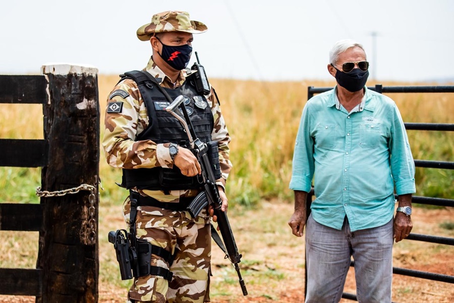 Imagem: O Tenente Coronel Candido contribuiu para a obra com a apresentacao do trabalho sobre o Patrulhamento Rural De Rondonópolis para o mundo: Tenente-Coronel Candido é destaque em livro internacional sobre Patrulhamento Rural