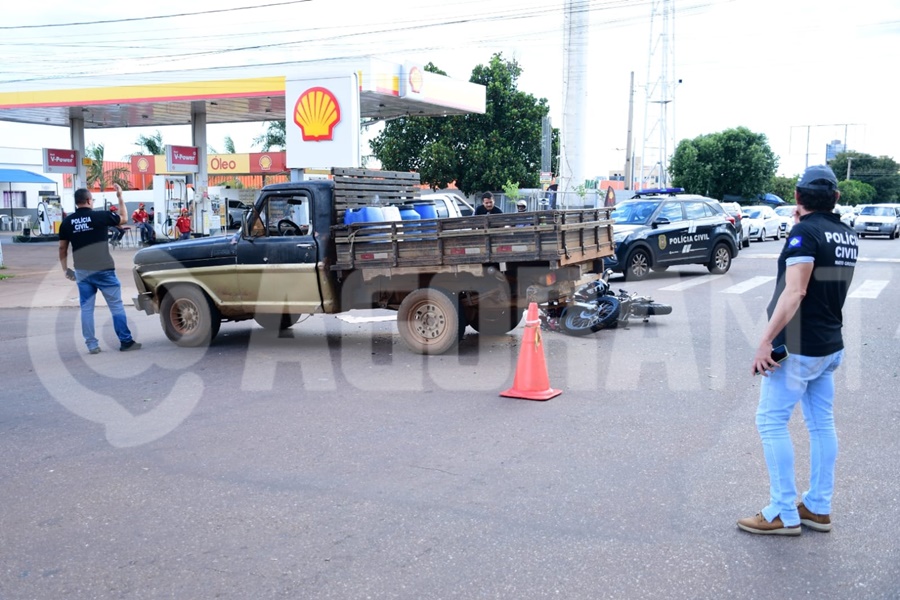 Imagem: Policia Civil no local do acidente Mesmo com sinalizações de trânsito, mais um acidente é registrado com motociclista ferido