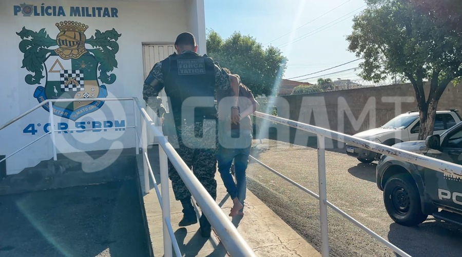 Imagem: Preso chegando na delegacia Força Tática cumpre mandado e captura foragido condenado a mais de uma década de detenção