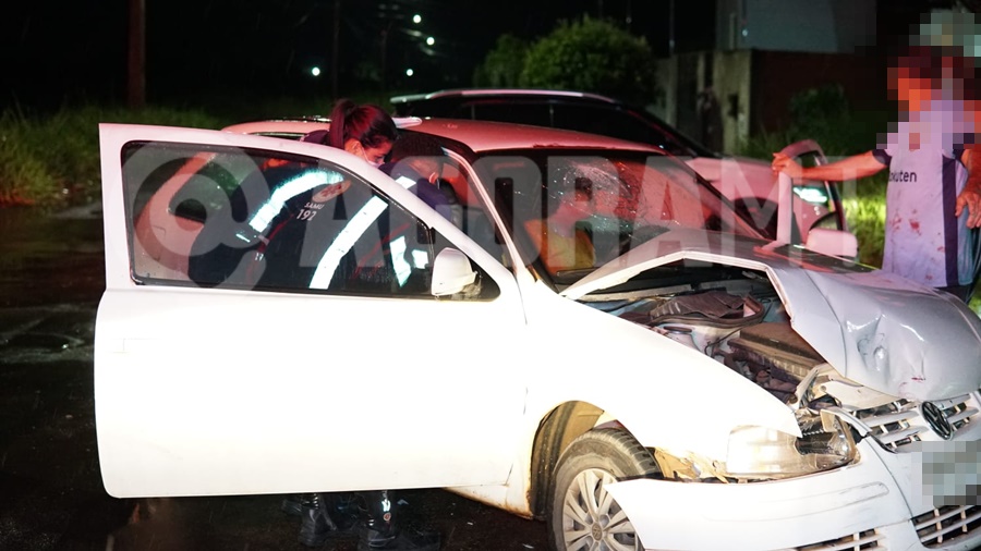 Imagem: Um dos veiculos envolvidos Seis pessoas ficam feridas em colisão de forte impacto; cinco são crianças