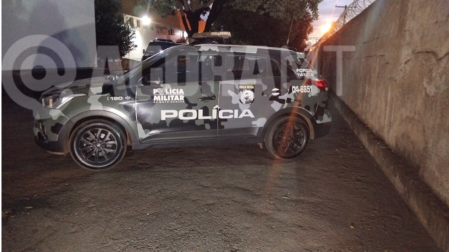 Imagem: Viatura da Forca Tatica Força Tática age rápido e detém suspeito por tráfico de drogas na Vila Canaã