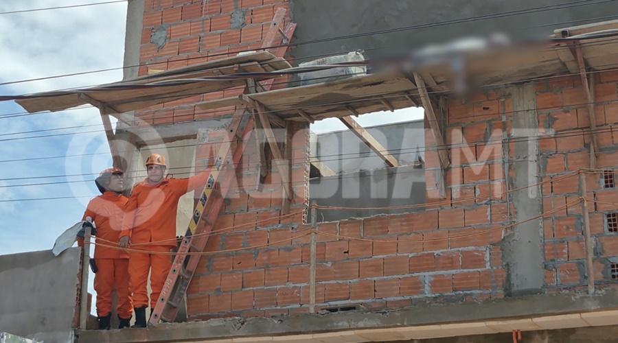 Imagem: adsbfd Trabalhador de 60 anos morre após sofrer descarga elétrica no Parque São Jorge em Rondonópolis Imagem: adsbfd Trabalhador de 60 anos morre após sofrer descarga elétrica no Parque São Jorge em Rondonópolis