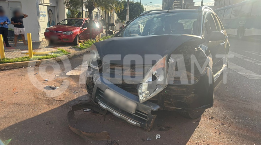 Imagem: asfb Avanço de sinal provoca acidente com três crianças feridas no centro de Rondonópolis