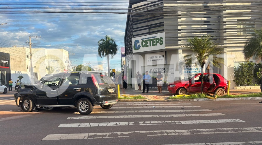 Imagem: bsf Avanço de sinal provoca acidente com três crianças feridas no centro de Rondonópolis