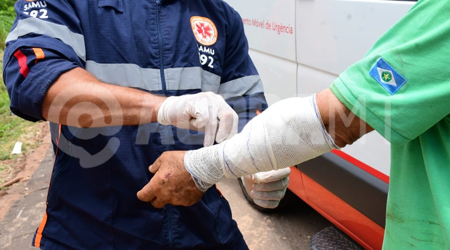 Imagem: cats 4 Capotamento na MT-270 deixa casal ferido em Rondonópolis; materiais de construção estavam em carretinha