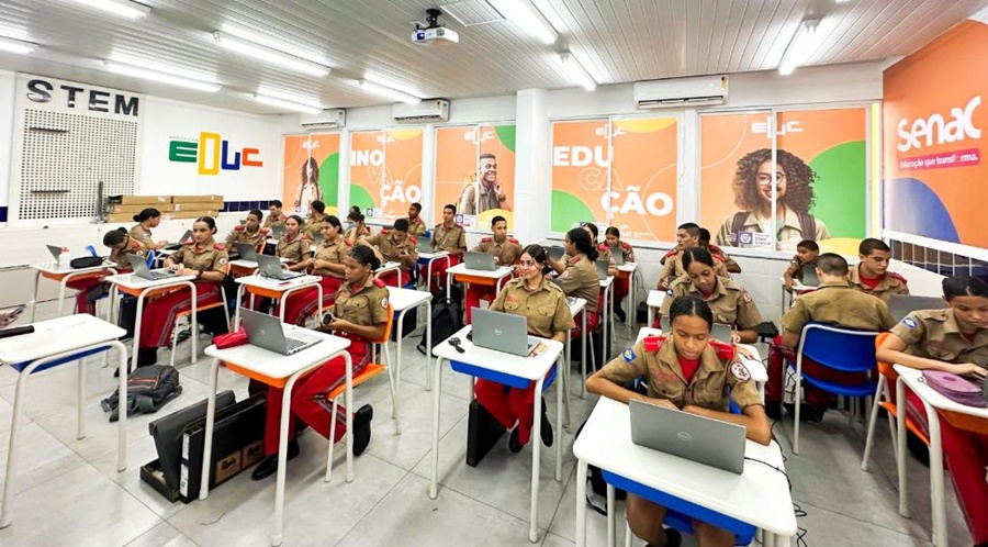 Imagem: estudantes da Escola EStadual militar Seduc oferta Educação Profissional e Tecnológica para estudantes do Ensino Médio da Rede Estadual