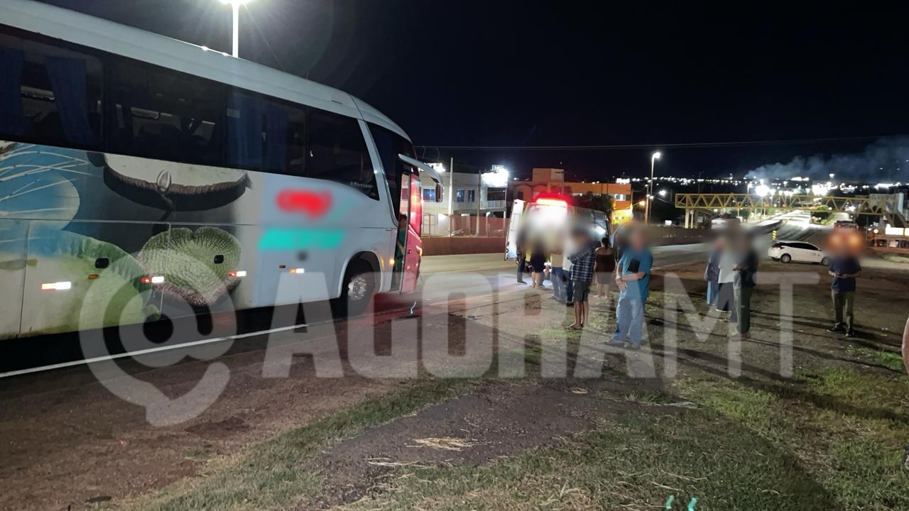 Imagem: oujdv Carreta perde o freio e atinge traseira de ônibus interestadual na BR-364 em Rondonópolis