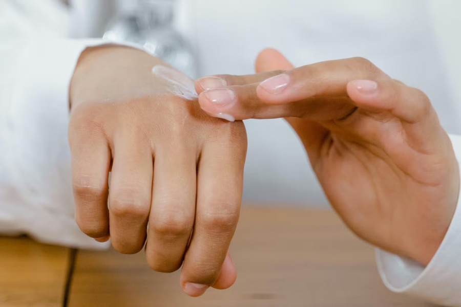 Imagem: pOMADA Anvisa proíbe fabricação e venda de pomada cicatrizante pós-tatuagem