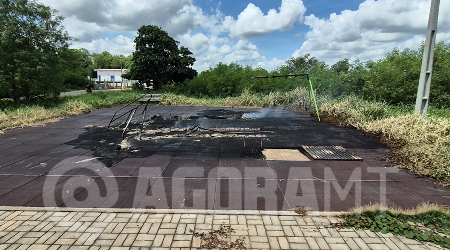 Imagem: parquinho Incêndio destrói parquinho público no Jardim Ipanema em Rondonópolis