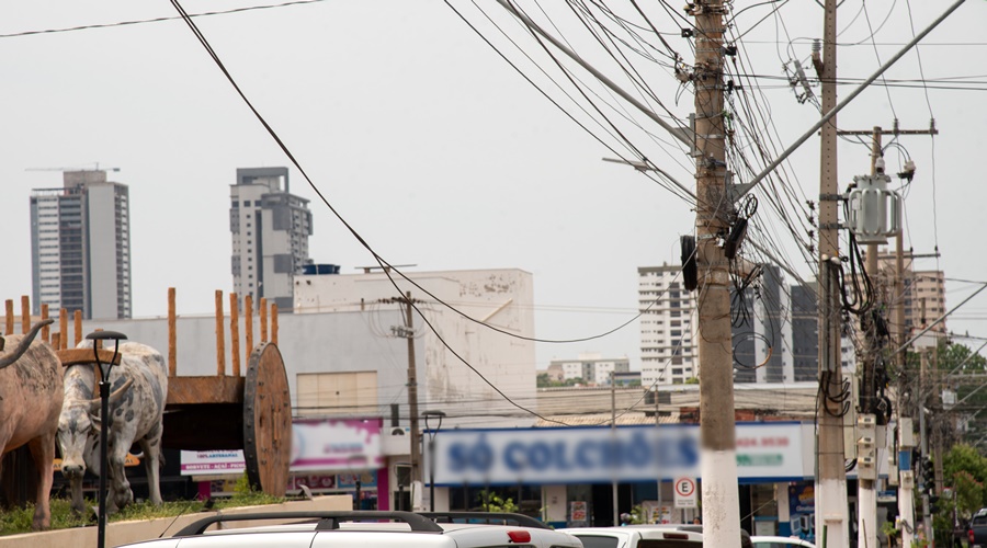 Imagem: wsrh Procon multa Energisa em R$ 370 mil por não retirar fiação sem uso dos postes