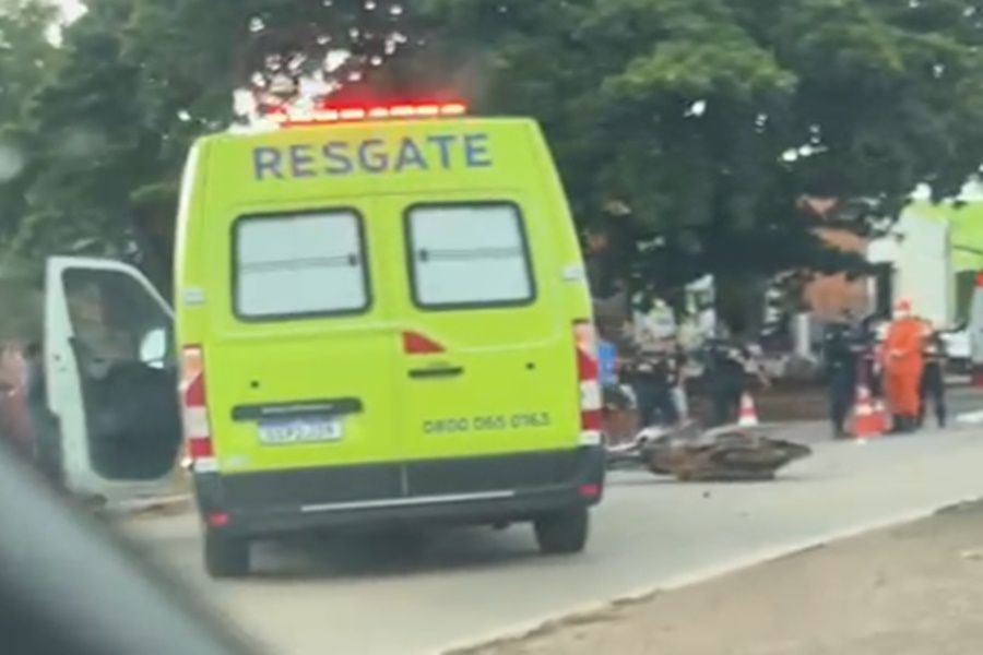 Imagem: Acidente fatal na BR 364 Motociclista morre em acidente com carreta na BR-364; veja o momento da colisão