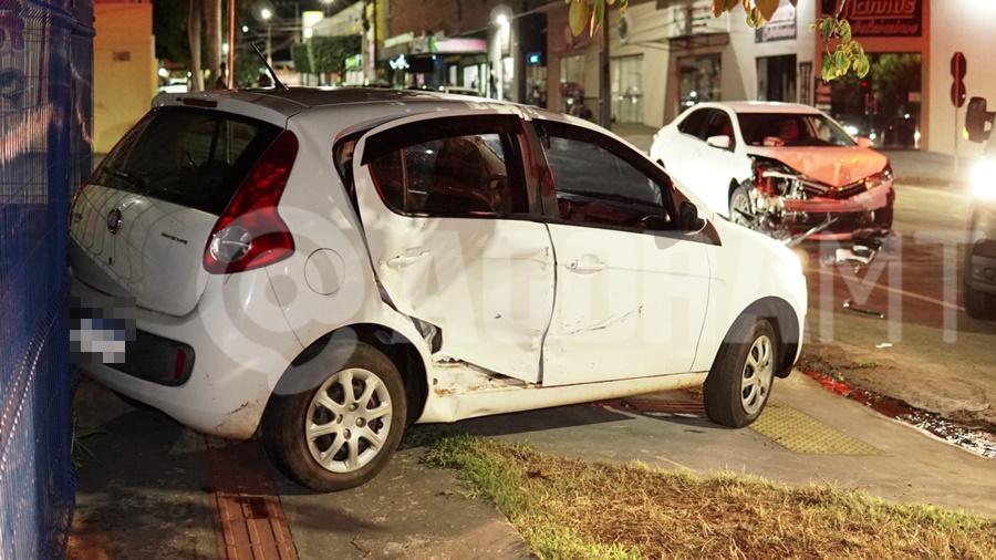 Imagem: Acidente no Jardim Tropical Mulher invade a preferencial e causa acidente entre dois veículos no Jardim Tropical