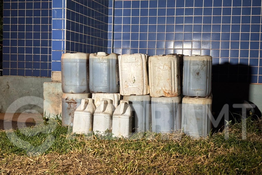 Imagem: Agrotoxico apreendido Defensivos agrícolas furtados são recuperados e dupla é presa pela 17ª CIPM Imagem: Agrotoxico apreendido Defensivos agrícolas furtados são recuperados e dupla é presa pela 17ª CIPM