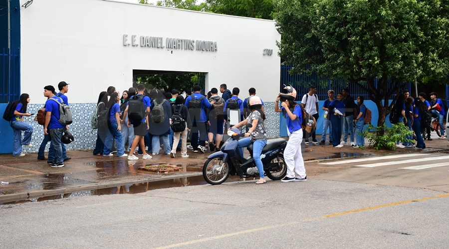 Imagem: Alunos chegando na escola Consulta pública amplia número de escolas cívico-militares em Rondonópolis e apenas uma unidade rejeita proposta Imagem: Alunos chegando na escola Consulta pública amplia número de escolas cívico-militares em Rondonópolis e apenas uma unidade rejeita proposta