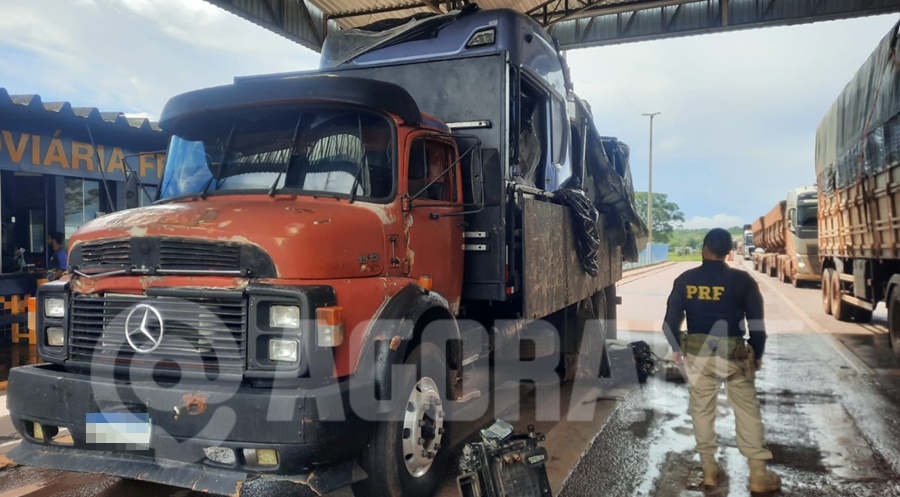 Imagem: Caminhao com pecas de veiculos roubados Operação conjunta entre PRF e Força Tática apreende caminhão com peças de veículos roubados e prende suspeitos