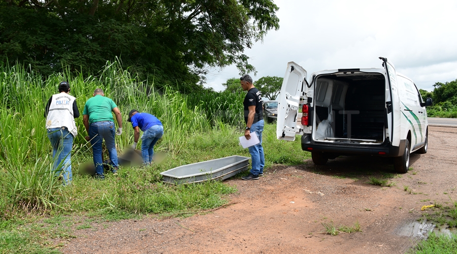 Imagem: Corpo Localizado Pedra Preta 02 Corpo de homem encontrado às margens da BR-364 é identificado pela Polícia Civil Imagem: Corpo Localizado Pedra Preta 02 Corpo de homem encontrado às margens da BR-364 é identificado pela Polícia Civil