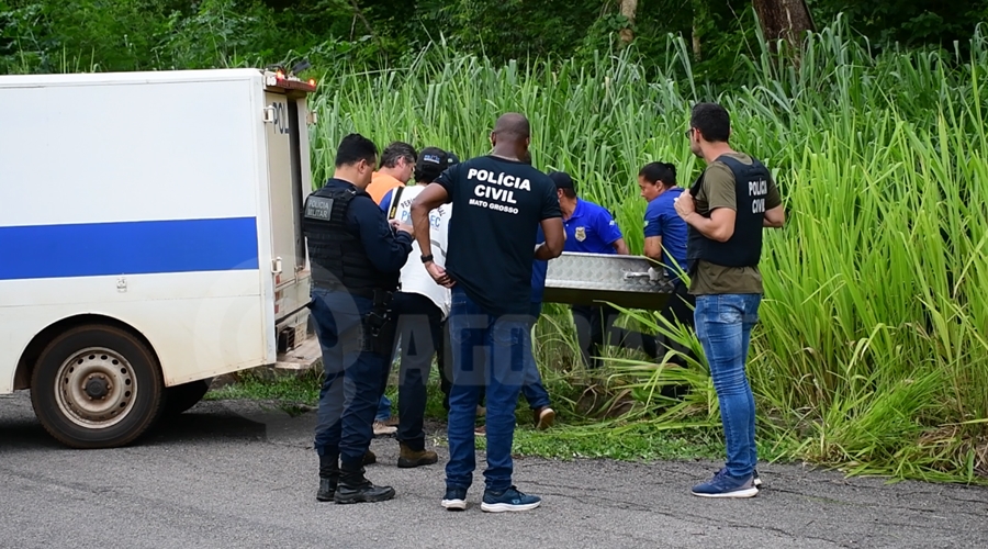 Imagem: Corpo sendo colocado no camburao Corpo de motorista de aplicativo que estava desaparecido é encontrado com sinais de violência Imagem: Corpo sendo colocado no camburao Corpo de motorista de aplicativo que estava desaparecido é encontrado com sinais de violência